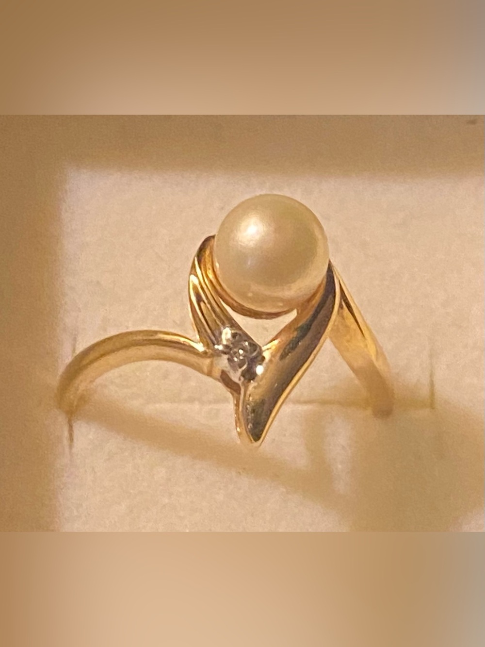 Yellow Gold Pearl Diamond Bypass Ring 10k Size 6 3/4. Weight is 2.7 grams